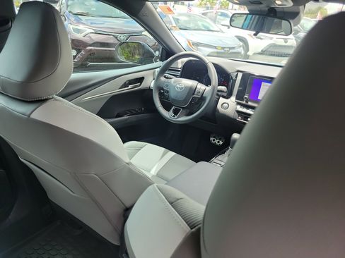 Used 2025 Toyota Camry SE FWD image 15