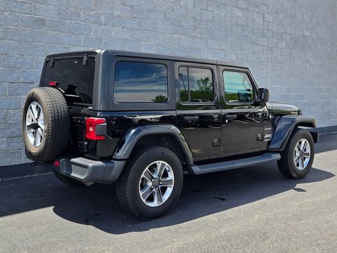 Used 2018 Jeep Wrangler Unlimited Sahara AWD/4WD image 5