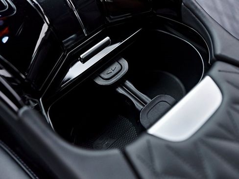 Used 2024 Aston Martin DB12 Coupe image 61