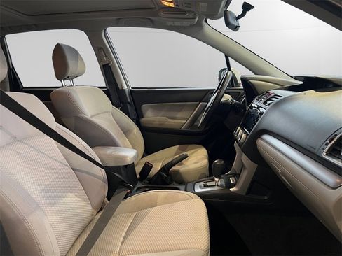 Used 2017 Subaru Forester 2.5i Premium image 13