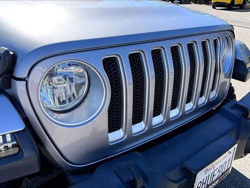 Used 2018 Jeep Wrangler Unlimited Sahara image 29