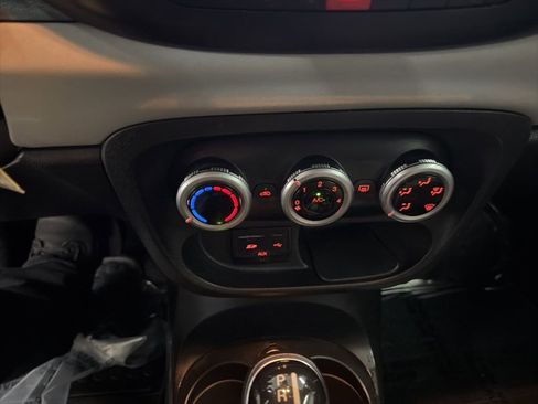 Used 2014 FIAT 500L Easy image 35