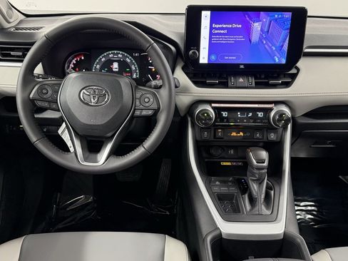 Used 2025 Toyota RAV4 XLE Premium image 33