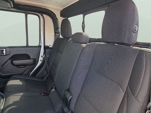 Used 2023 Jeep Gladiator Sport image 9