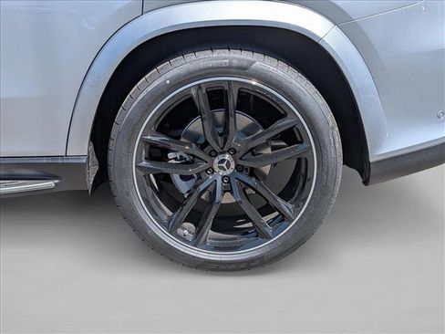 New 2026 Mercedes-Benz GLS 580 4MATIC image 10