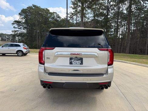 Used 2021 GMC Yukon XL Denali image 4