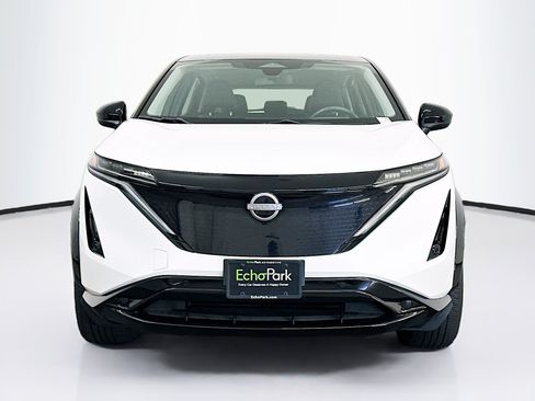 Used 2023 Nissan Ariya AWD image 2