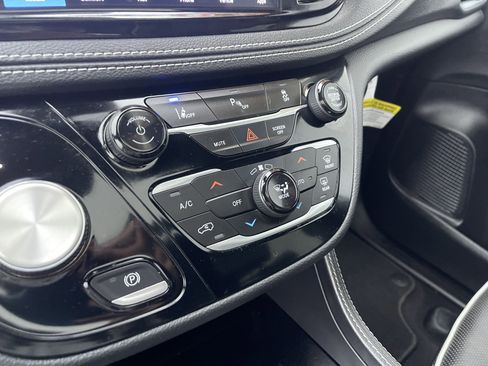 Used 2023 Chrysler Pacifica Limited w/ S Appearance Package image 26