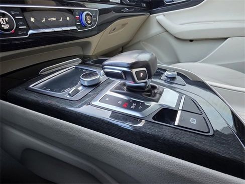 Used 2018 Audi Q7 3.0T Prestige image 30