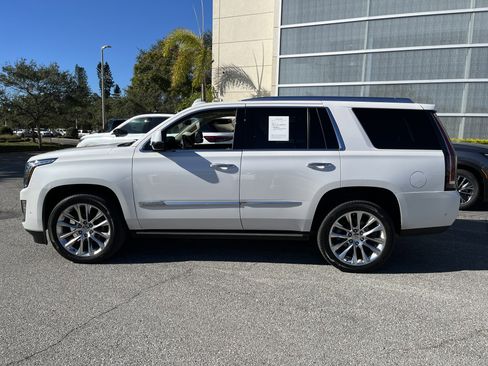 Used 2019 Cadillac Escalade Premium Luxury image 2