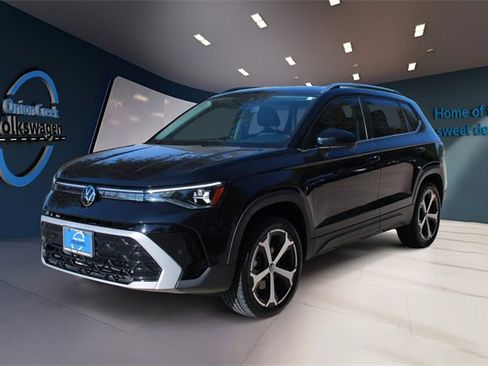 Certified 2025 Volkswagen Taos SEL image 7