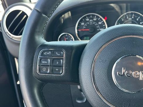 Used 2018 Jeep Wrangler Sahara w/ Connectivity Group AWD/4WD image 17