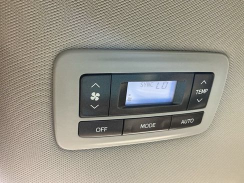 Used 2017 Toyota Sienna XLE AWD/4WD image 19