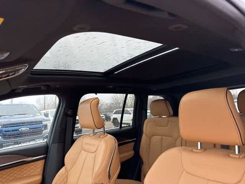 Used 2025 Jeep Grand Cherokee Summit w/ Obsidian Package image 5