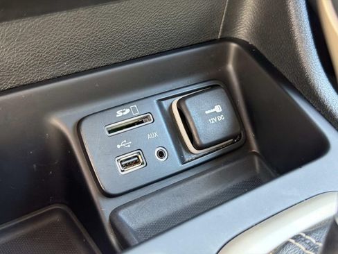 Used 2016 Jeep Cherokee Limited w/ Luxury Group FWD image 30