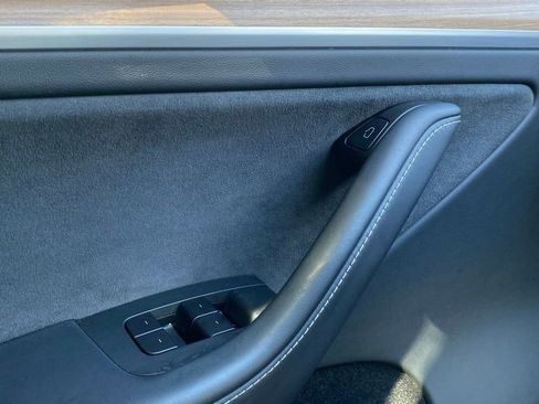 Used 2025 Tesla Model Y Long Range image 27