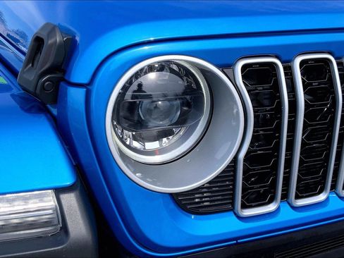 Certified 2025 Jeep Wrangler Sahara image 24