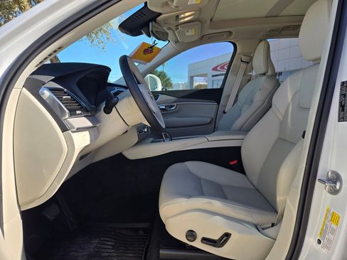 Used 2025 Volvo XC90 B5 Plus w/ Protection Package Premier image 9