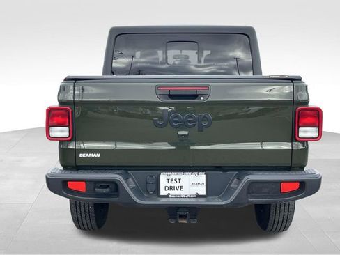 Used 2022 Jeep Gladiator Sport image 6
