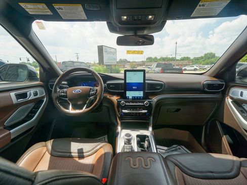 Used 2021 Ford Explorer King Ranch w/ Premium Technology Package image 2