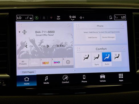 Used 2025 Chrysler Pacifica Select image 9