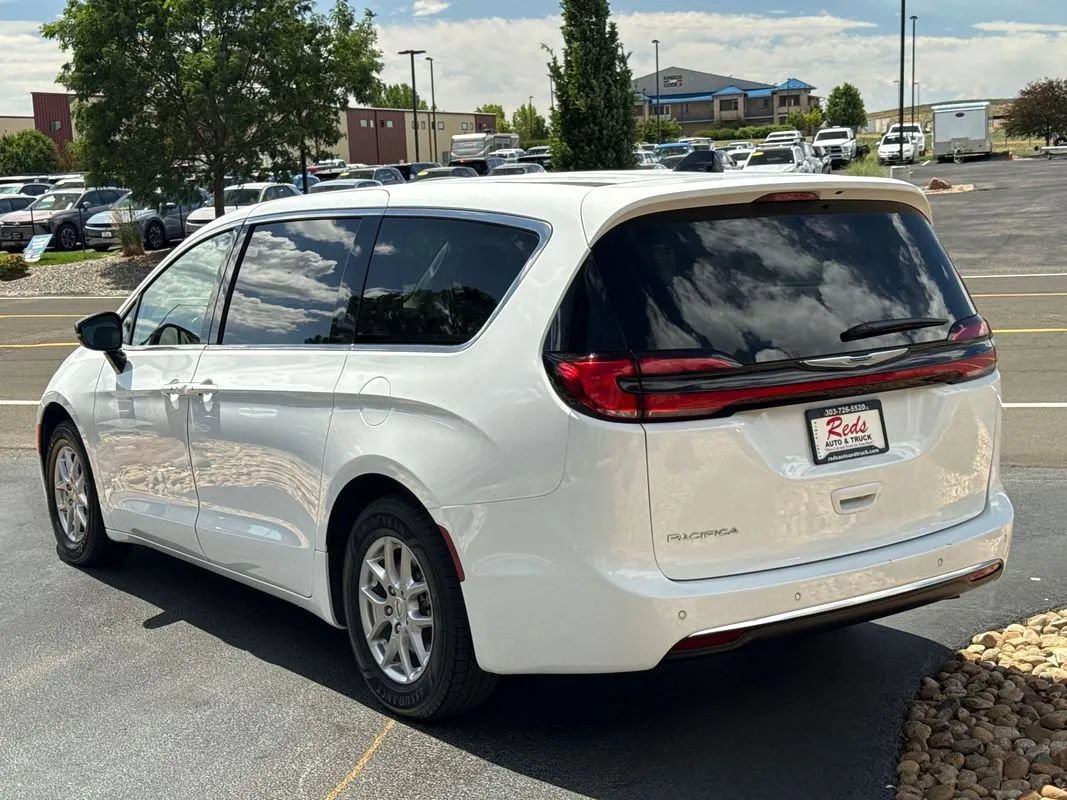 Used 2024 Chrysler Pacifica Touring-L FWD image 49