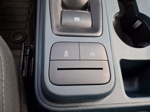 Used 2025 Ford Maverick XL w/ Equipment Group 102A AWD/4WD image 10