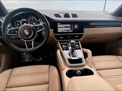 Used 2022 Porsche Cayenne AWD/4WD image 17