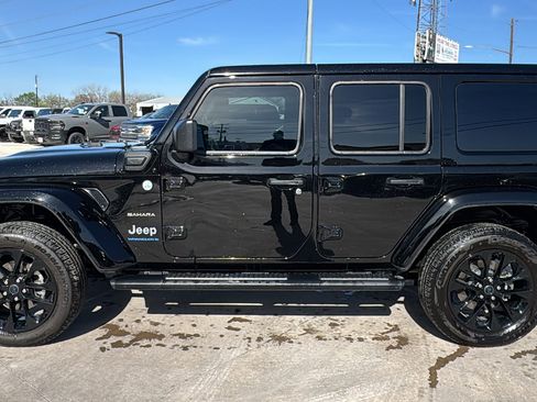 Used 2024 Jeep Wrangler Sahara w/ Safety Group image 8