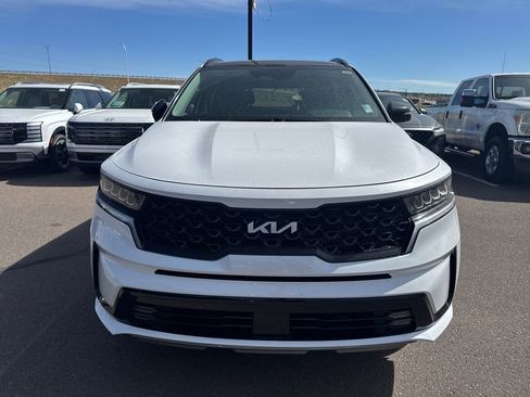 Used 2022 Kia Sorento EX w/ Panoramic Sunroof Package image 6