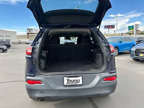 Used 2015 Jeep Cherokee Sport FWD image 16