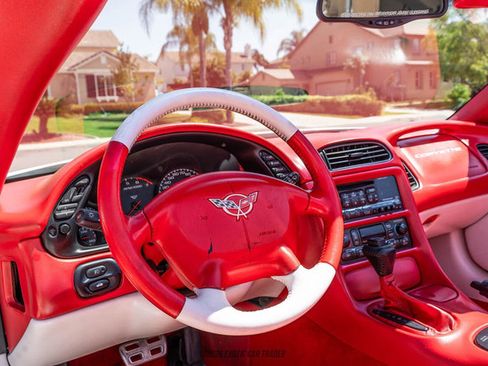 Used 2004 Chevrolet Corvette Convertible w/ Preferred Equipment Group RWD image 37