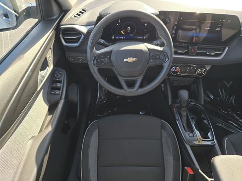 Used 2025 Chevrolet TrailBlazer LT AWD/4WD image 27