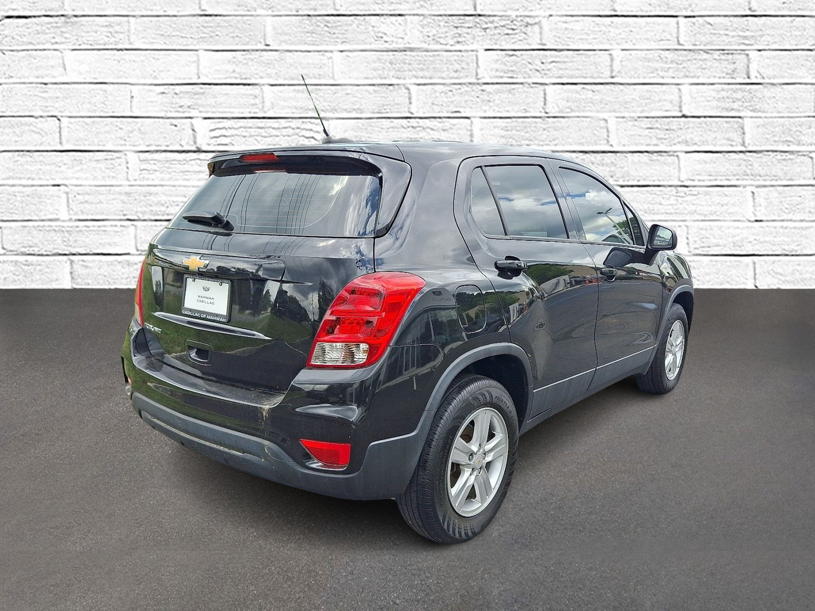 Used 2020 Chevrolet Trax LS AWD/4WD image 7