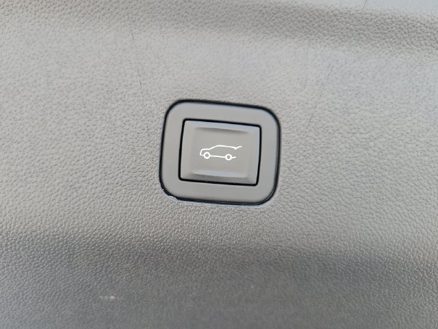 Used 2025 Cadillac Escalade Premium Luxury Platinum w/ LPO, Floor Liner Package AWD/4WD image 11