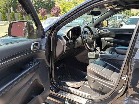 Used 2020 Jeep Grand Cherokee Limited AWD/4WD image 22