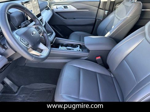 Used 2025 Ford Explorer Active w/ Active Comfort Package image 9