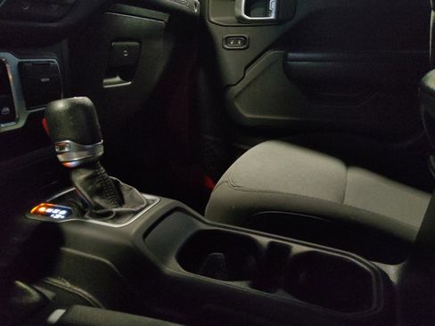 Used 2018 Jeep Wrangler Sport AWD/4WD image 26