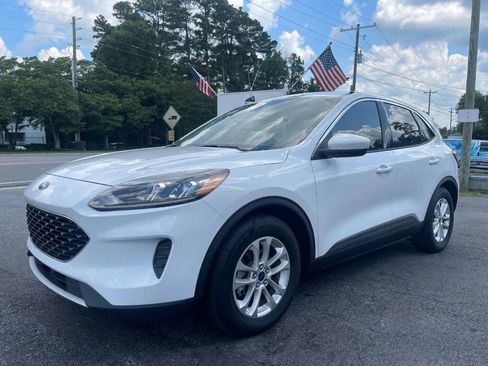 Used 2020 Ford Escape SE FWD image 3