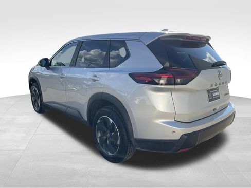 Used 2024 Nissan Rogue SV AWD/4WD image 8
