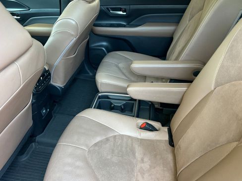 Used 2024 Toyota Grand Highlander AWD Hybrid image 23