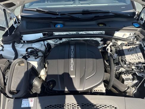 Used 2021 Porsche Macan AWD/4WD image 36