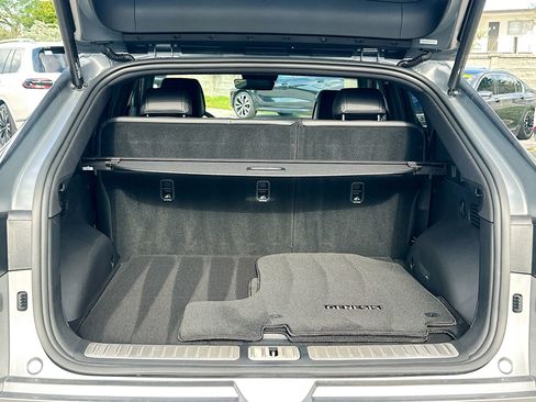 Used 2025 Genesis GV60 RWD image 28