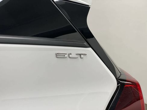 Used 2023 GMC Terrain SLT image 11