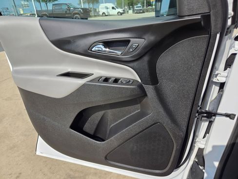 Certified 2024 Chevrolet Equinox LS w/ LS Convenience Package FWD image 18