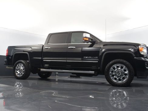 Used 2019 GMC Sierra 2500 Denali w/ Duramax Plus Package image 20