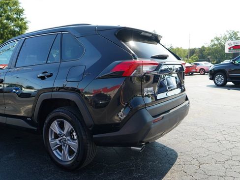 Used 2025 Toyota RAV4 XLE AWD/4WD image 21