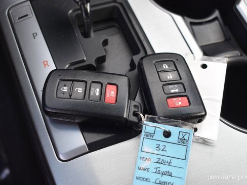 Used 2014 Toyota Camry SE w/ Moonroof Package image 34