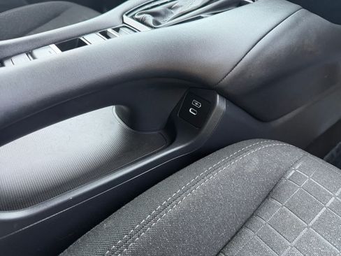 Used 2025 Honda HR-V LX image 13