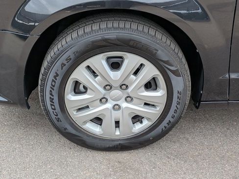 Used 2020 Dodge Grand Caravan SE w/ UConnect Hands-Free Group FWD image 9